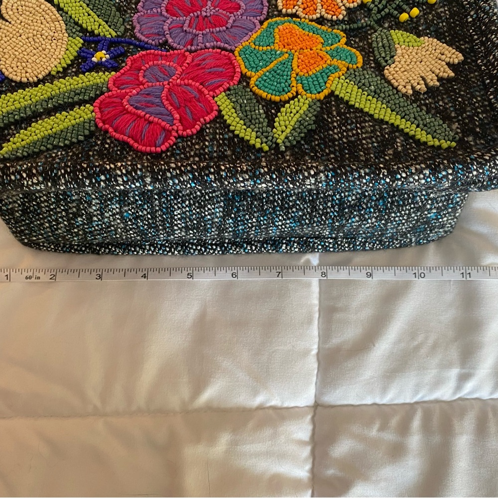 America & Beyond floral embroidered bag. - Picture 4 of 8